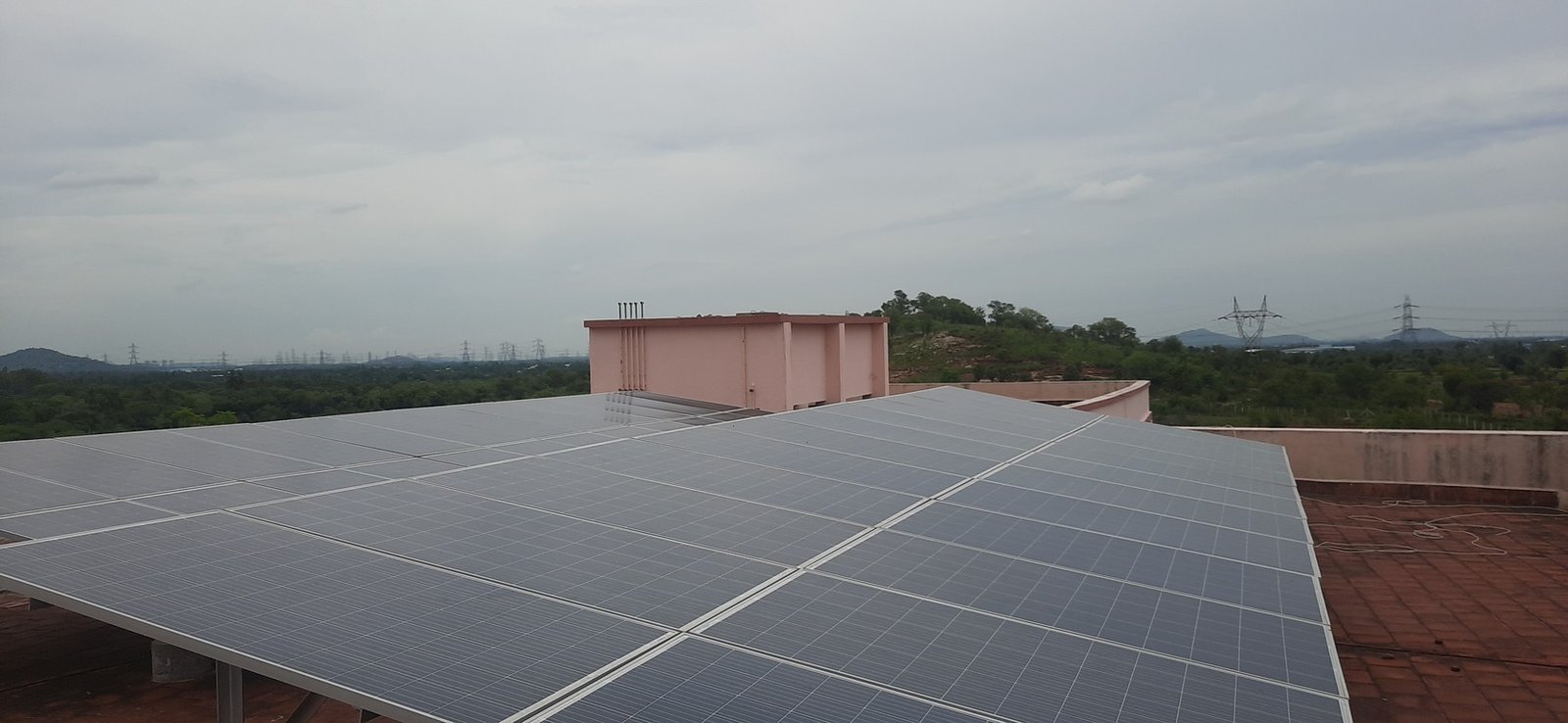 Commercial campus rooftop solar